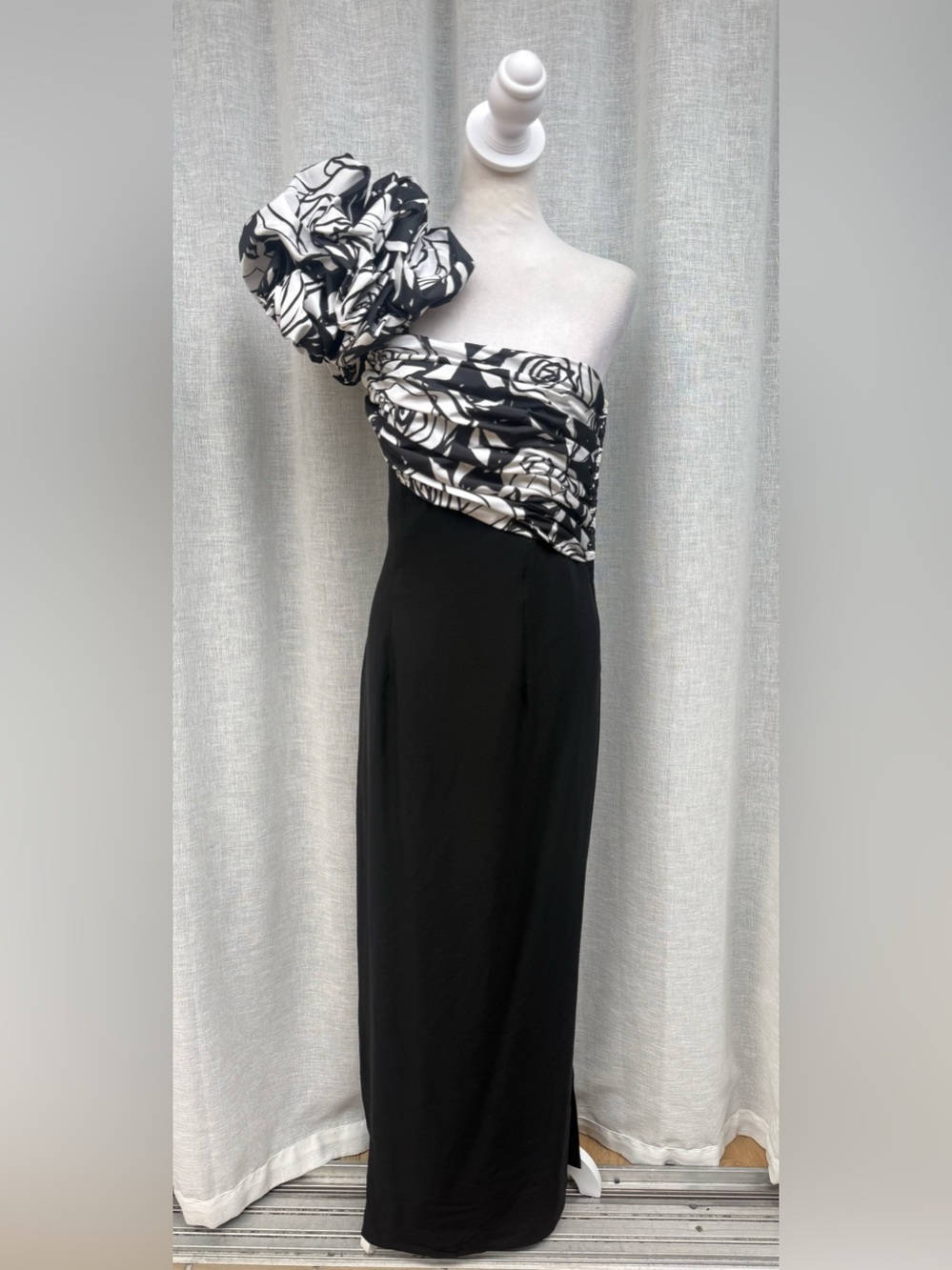 Víctor Costa B.Altman&Co. one shoulder black white floral bow maxi dress gown